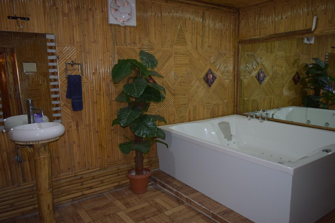 Hotel Raj Palace Ришикеш Экстерьер фото